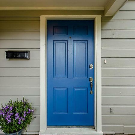 The Blue Door Bungalow - Luxury Home Downtown Хюстън Екстериор снимка