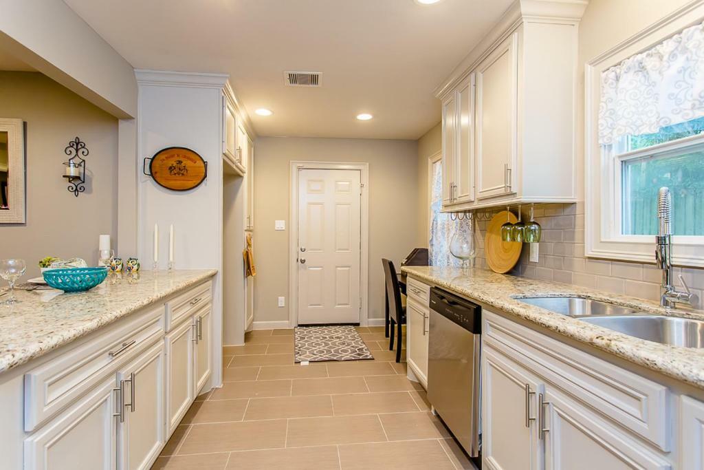 The Blue Door Bungalow - Luxury Home Downtown Хюстън Екстериор снимка