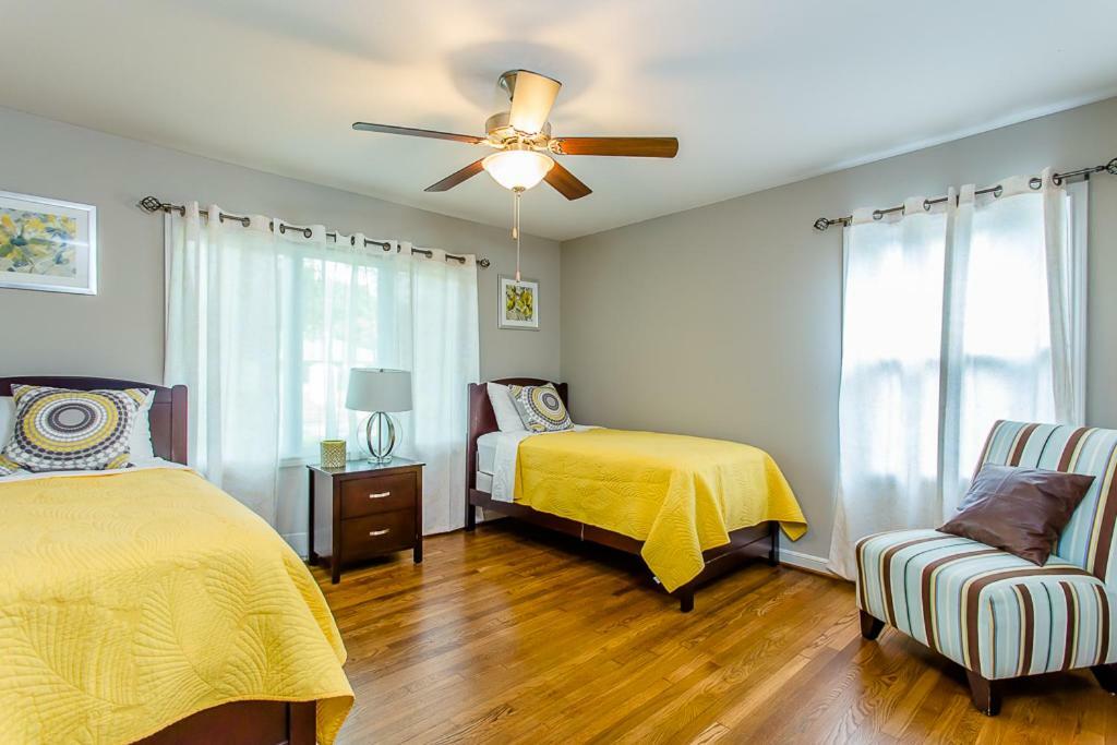 The Blue Door Bungalow - Luxury Home Downtown Хюстън Екстериор снимка