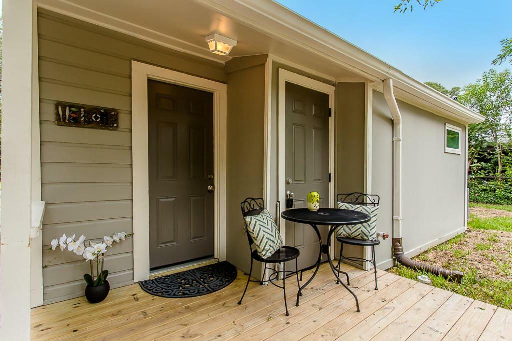 The Blue Door Bungalow - Luxury Home Downtown Хюстън Екстериор снимка